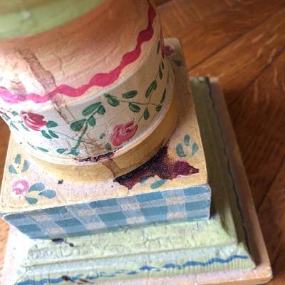 315:  Vintage Chicken Centerpiece with Vintage Country Lamp