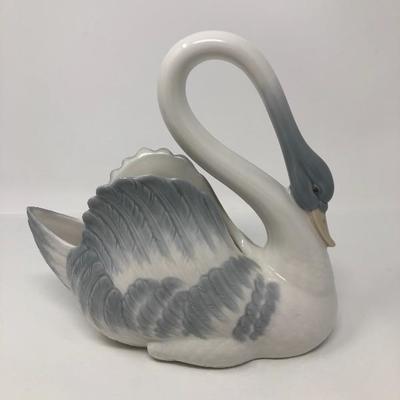 124:  Llardro Swan NAO Made In Spain 