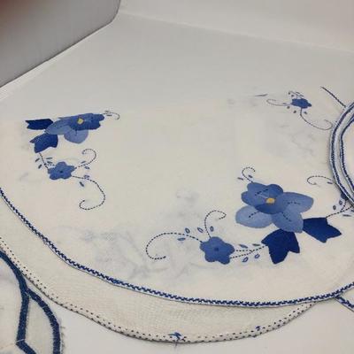 197:  Embroidered Placemats, napkins with Napkin rings