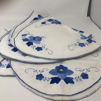 197:  Embroidered Placemats, napkins with Napkin rings