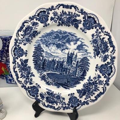 140: Wedgwood  Enoch Royal Homes of Britain Collector Plates
