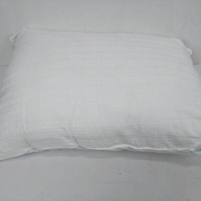 Bedding Essentials Standard Pillow