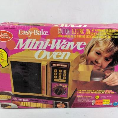 Vintage Betty Crocker Mini-Wave Oven 1978 with Box
