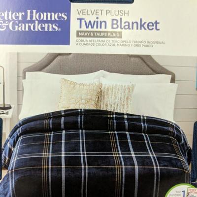 Better Homes & Gardens Twin Blanket, Navy, Plaid - New