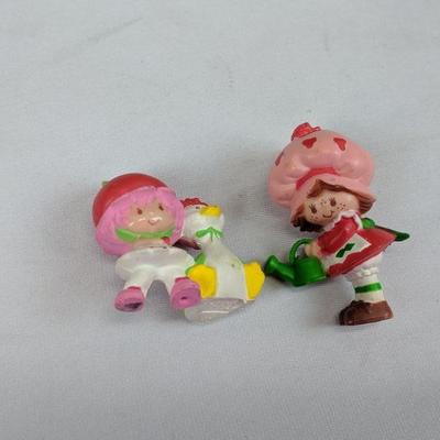 Vintage The Wonderful World of Strawberry Shortcake Toy W/ Figures (1982)