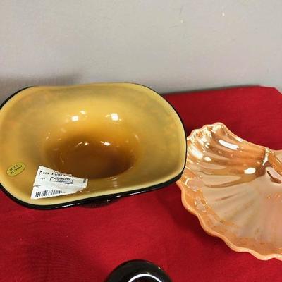 Lot 249 Lot of Amber and iridescent Glass 