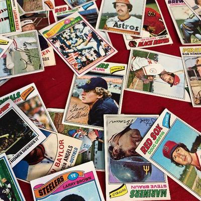 Lot 387 Lot of 1970's sports cards