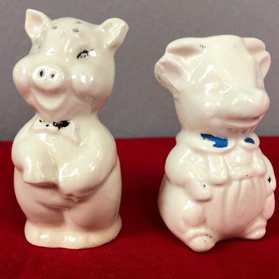 Lot 251 Pig and Cow Salt And Pepper set