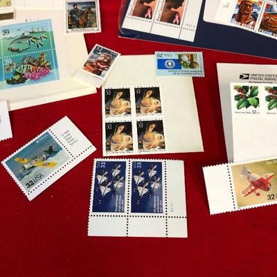 Lot 337  Mixed lot of US Postage Stamps 