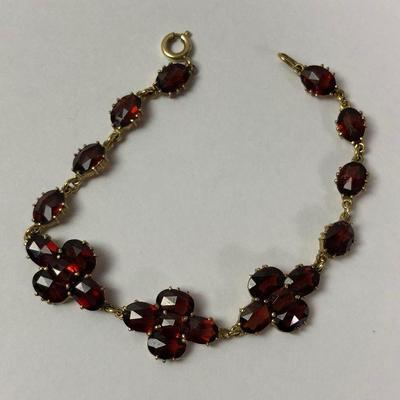 Lot 241 Vintage Garnet Bracelet 