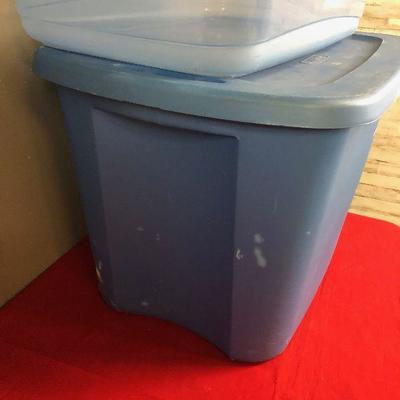 Lot 375 Pair of storage tubs Sterilite and rubbermade