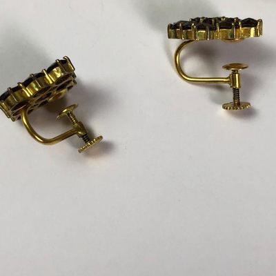 Lot 242 Vintage Garnet Earing - screw on 