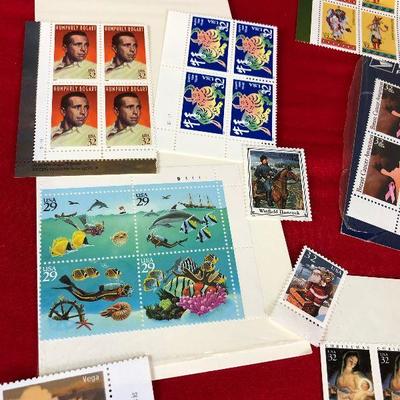 Lot 337  Mixed lot of US Postage Stamps 