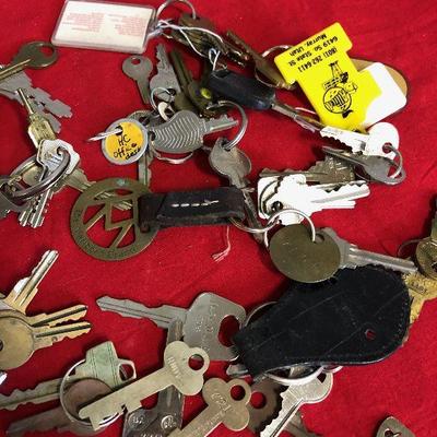 Lot 138 Lot of Vintage keys 