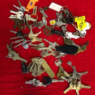 Lot 138 Lot of Vintage keys 