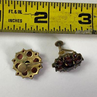 Lot 243 Vintage Garnet Earing - screw on 
