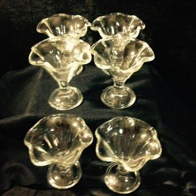  Six Vintage Clear Glass Made in Italy Scalloped Ice Cream Dishes, 