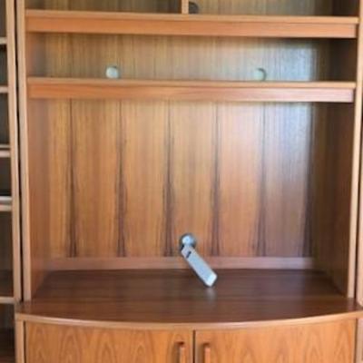 Classic Teak Entertainment Unit (with side shelves) in very good condition 