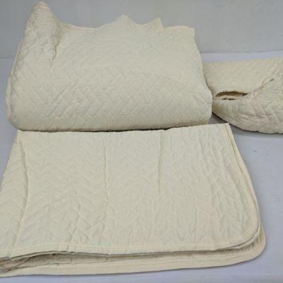 Ienjoy Home Quilt, Cal King, 2 Shams & Bag, Cream/Light Yellow - Opened Package