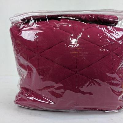 Mainstays 2 Piece Twin/Twin XL Triangle Embossed Quilt Set, Raspberry - New