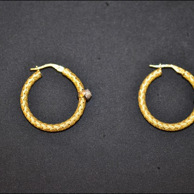 18K gold hoop earrings with diamonds, marked Ital, 5.5 grams, 20 diamonds total