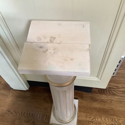 103 Decorative Pedestal with Duck  