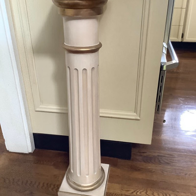 103 Decorative Pedestal with Duck  