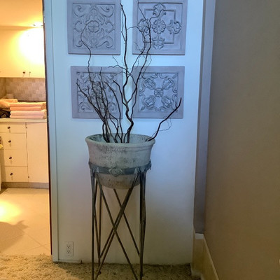 157 Basin Stand with Branches and 4 Wall Hangings