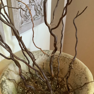 157 Basin Stand with Branches and 4 Wall Hangings