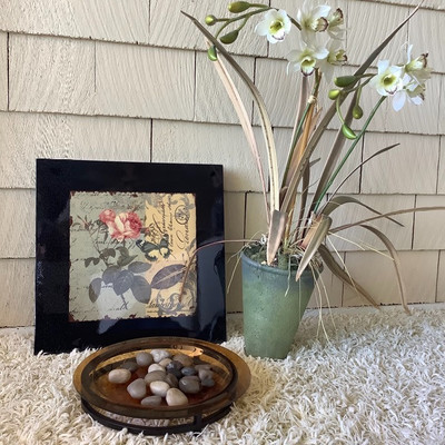 176 Floral and Rock Decor