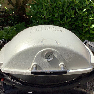 182 Webber BBQ with Full Propane Tank, Stand, and Cover