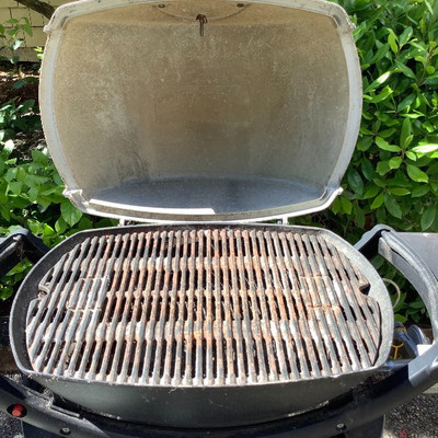 182 Webber BBQ with Full Propane Tank, Stand, and Cover