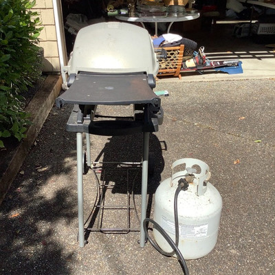 182 Webber BBQ with Full Propane Tank, Stand, and Cover