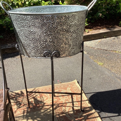 183 Outdoor Jungle Lounge Lot