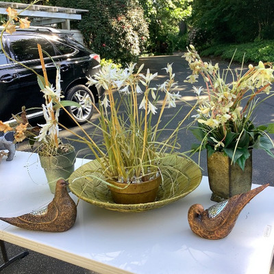 186 Artificial Floral Pots and Ceramic Birds