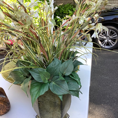 186 Artificial Floral Pots and Ceramic Birds