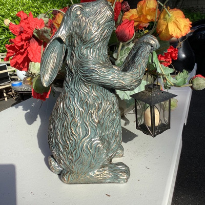 190 Artificial Flower Baskets with Bunny Statue