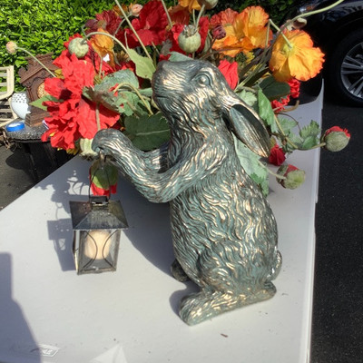 190 Artificial Flower Baskets with Bunny Statue
