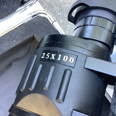 194 Binoculars 25 x 100 In Hard Case