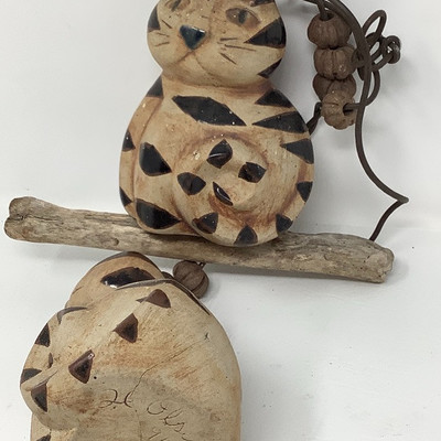 223 Three Signs and a Wooden Cat Chime