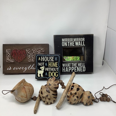 223 Three Signs and a Wooden Cat Chime