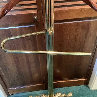 251 Menâ€™s Suit Rack