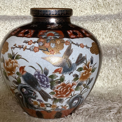 256 Beautiful Oriental Vase