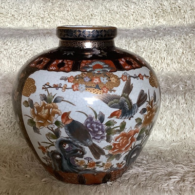 256 Beautiful Oriental Vase