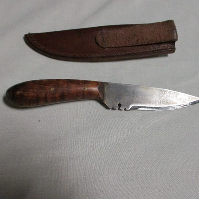 Knife With Wooden Handle & Sheath