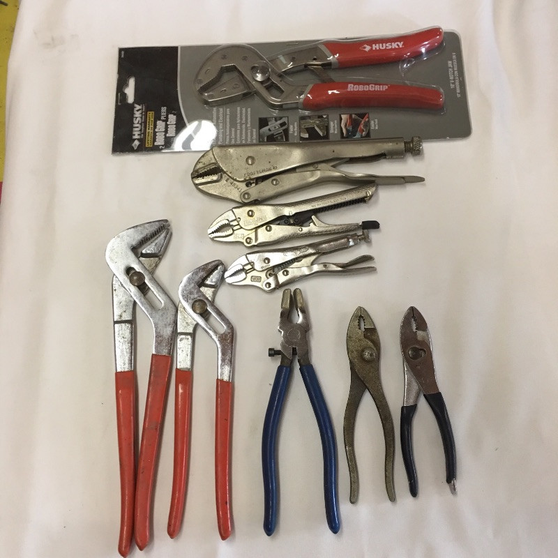 Lot 1 Pliers and More