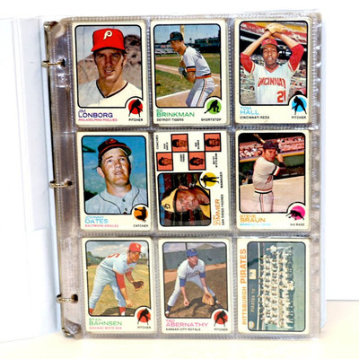 1973 TOPPS BASEBALL CARDS COLLECTION - 144 Cards in Album