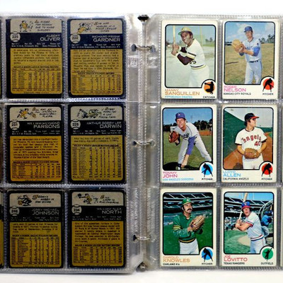 1973 TOPPS BASEBALL CARDS COLLECTION - 144 Cards in Album