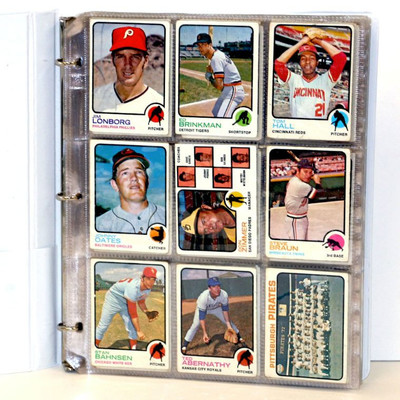 1973 TOPPS BASEBALL CARDS COLLECTION - 144 Cards in Album