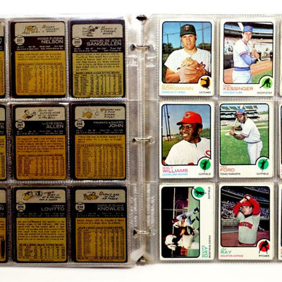 1973 TOPPS BASEBALL CARDS COLLECTION - 144 Cards in Album